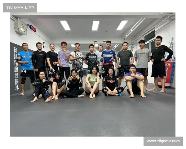 综合格斗统一规则面临挑战,犯规判罚尺度与处罚力度待优化 综合格斗统一规则面临挑战,犯规判罚尺度与处罚力度待优化